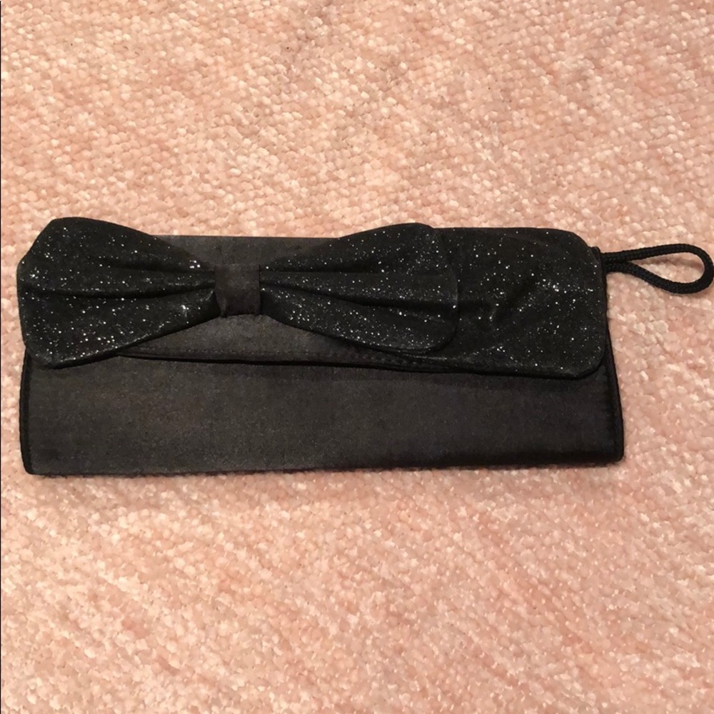 Black clutch
